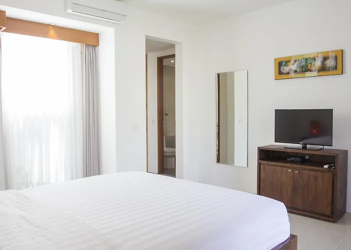 Bunga Neil * Seminyak (Bali)